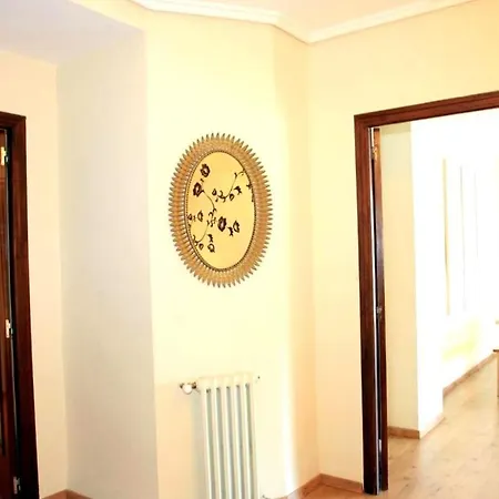 Plano Espacoso E Confortavel Perto Do Mar Lisbon